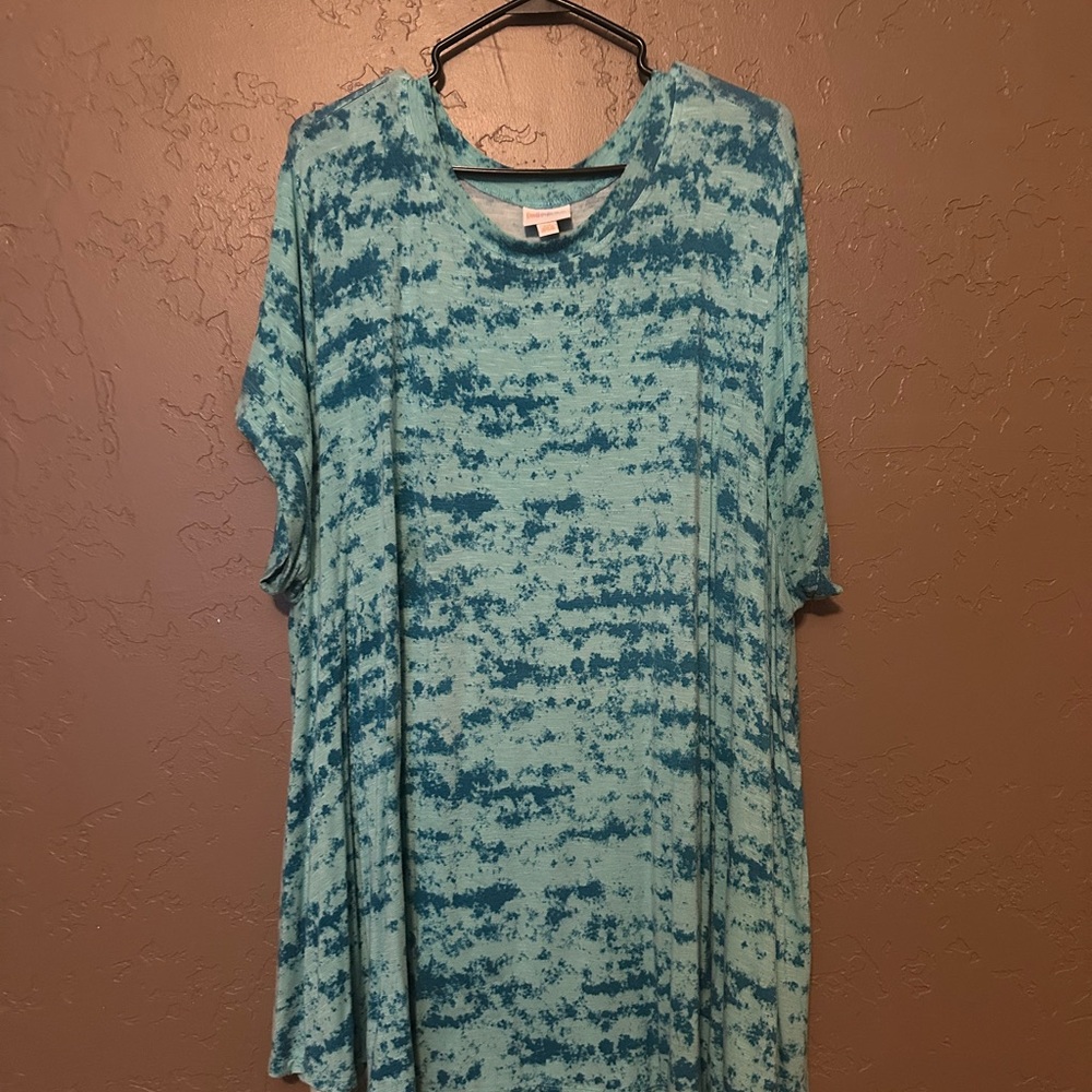 LuLaRoe Aqua and Navy Short Sleeve Top